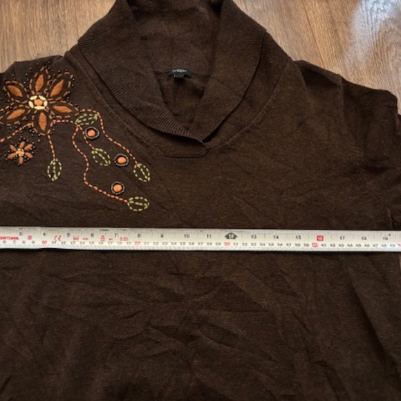 Haggar Brown Sweater with Embroidered Orange Floral Motif Size Large - Picture 6 of 8